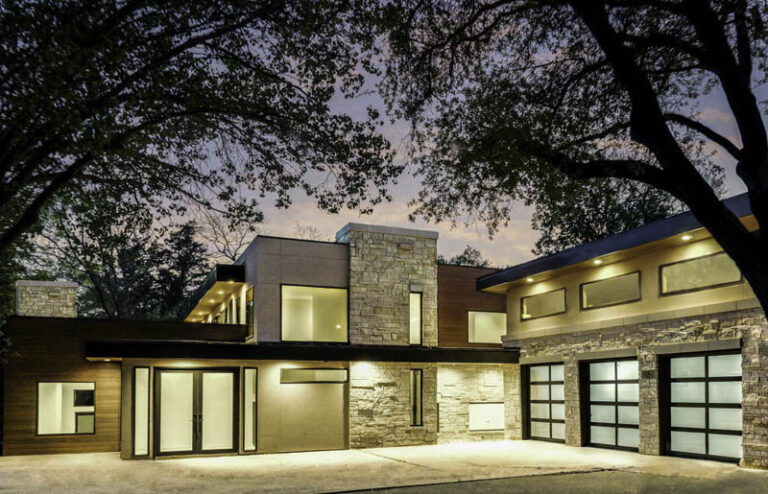 Luxury home construction with premium stone supplied by a top Frisco, Texas supplier