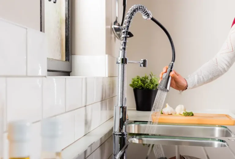 Modern pull-out spray water tap in a stylish Frisco, Texas kitchen